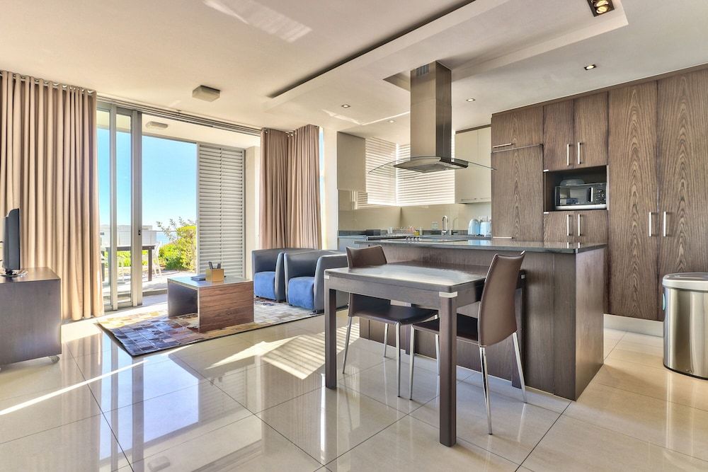 undefined Camps Bay One Bedroom Apartment - Luxury Stay With sea View!