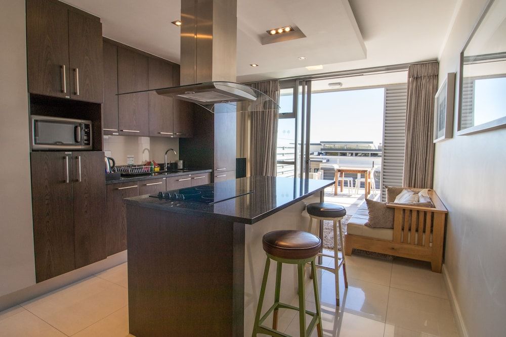 undefined Camps Bay Studio Apartment - Luxurious With Stunning sea View 2