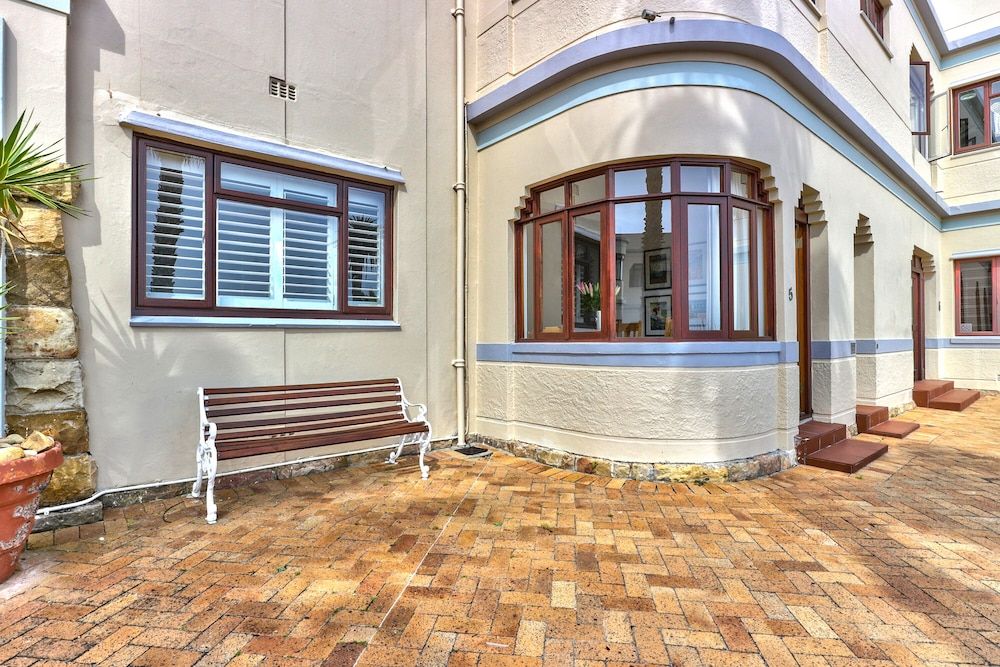 undefined On the Beach in Camps Bay - Fully Equipped 2 Bedroom Apartment 4