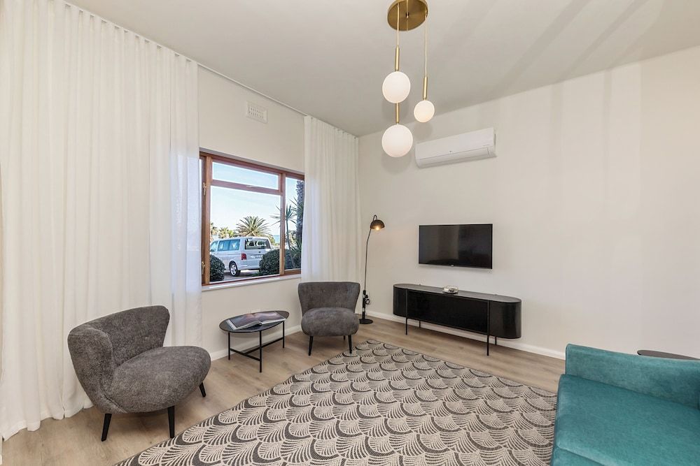 On the Beach in Camps Bay - Fully Equipped 2 Bedroom Apartment Apartment, 2 Bedrooms 12