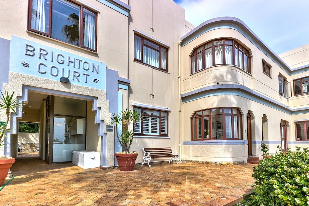 undefined On the Beach in Camps Bay - Fully Equipped 2 Bedroom Apartment 2