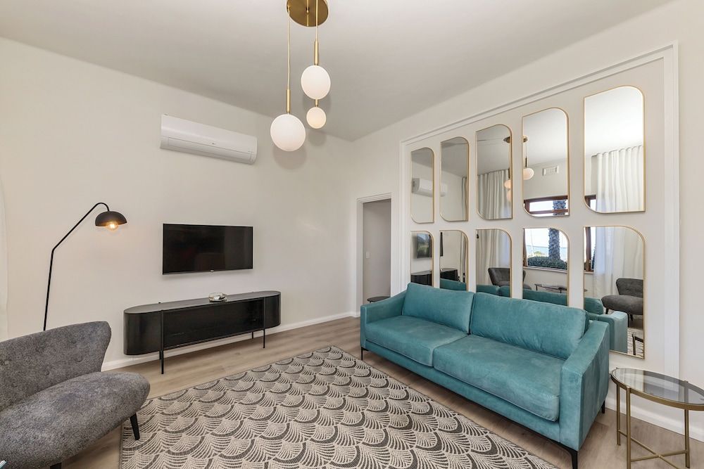 On the Beach in Camps Bay - Fully Equipped 2 Bedroom Apartment Apartment, 2 Bedrooms 6