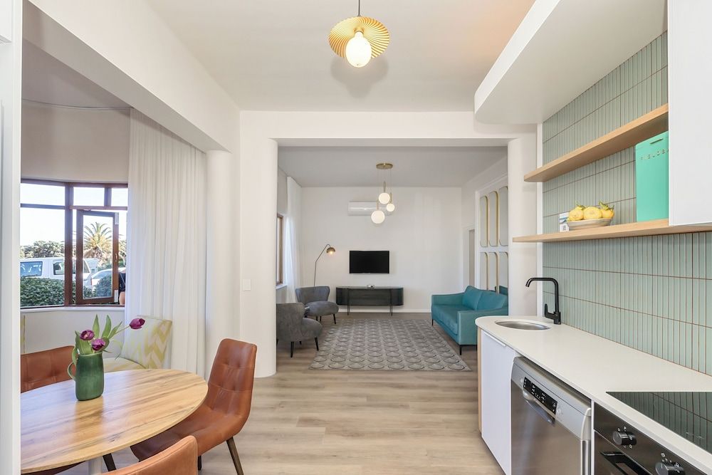 On the Beach in Camps Bay - Fully Equipped 2 Bedroom Apartment Apartment, 2 Bedrooms 15