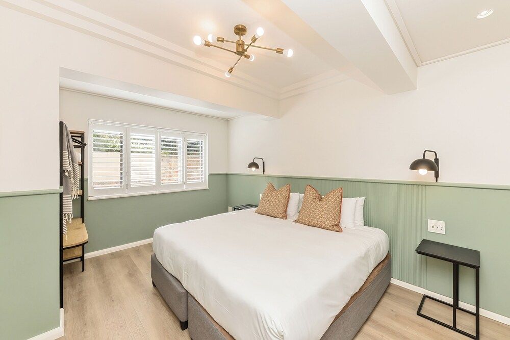 On the Beach in Camps Bay - Fully Equipped 2 Bedroom Apartment Apartment, 2 Bedrooms 4