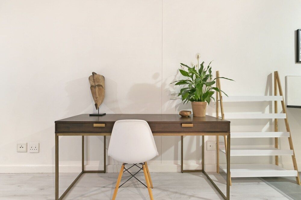 Upper Eastside 425 Economy Apartment 13