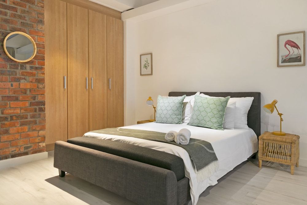 Upper Eastside 425 Economy Apartment