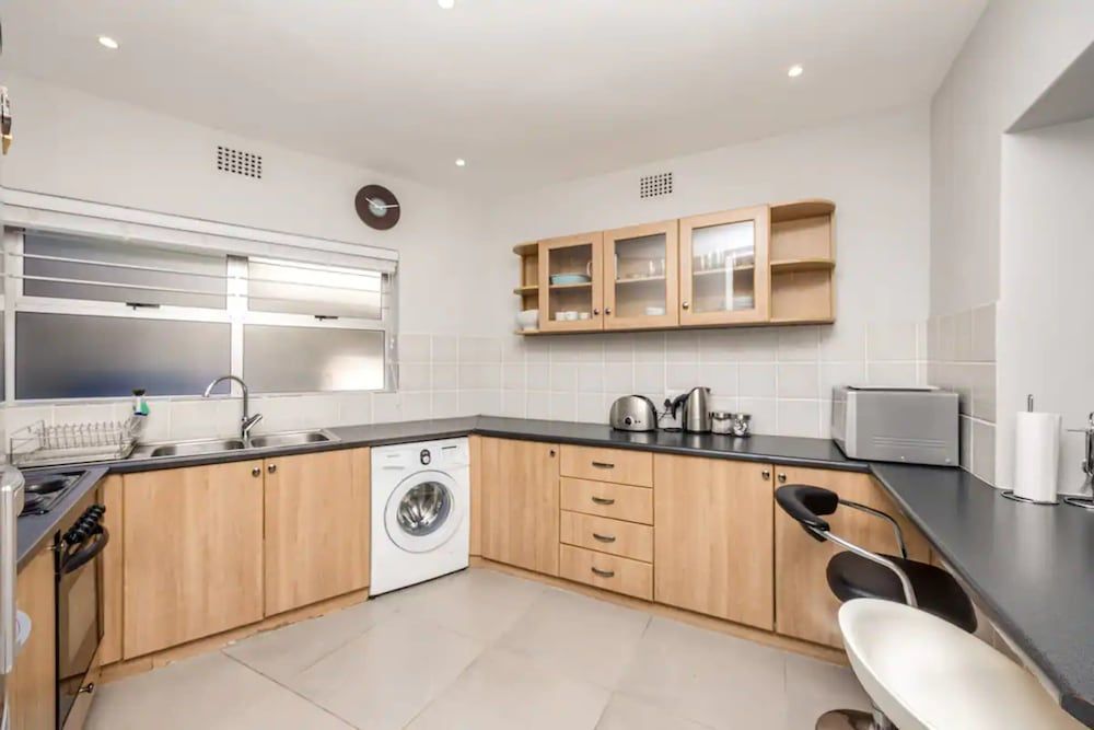 undefined Spacious 1 Bedroom Apartment in Claremont With Great Views 9