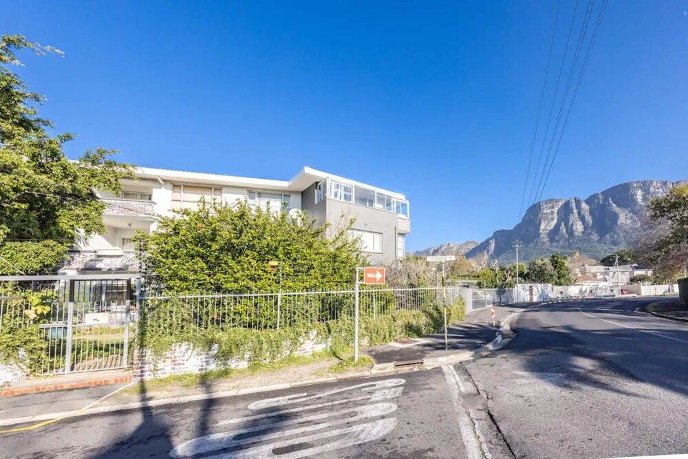 undefined Spacious 1 Bedroom Apartment in Claremont With Great Views