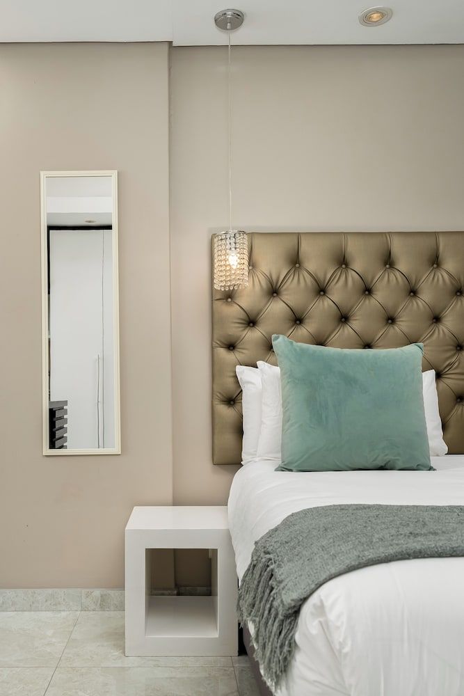 undefined Mandela Rhodes W603 8