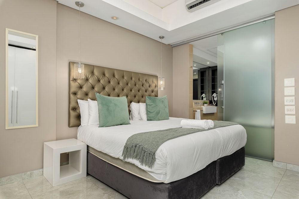 undefined Mandela Rhodes W603 6