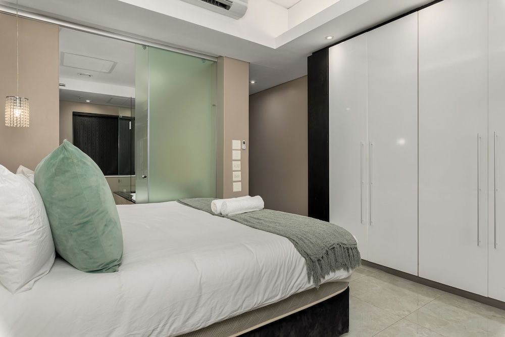 undefined Mandela Rhodes W603 7