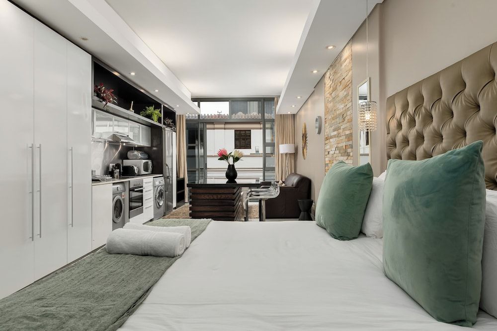 undefined Mandela Rhodes W603 5