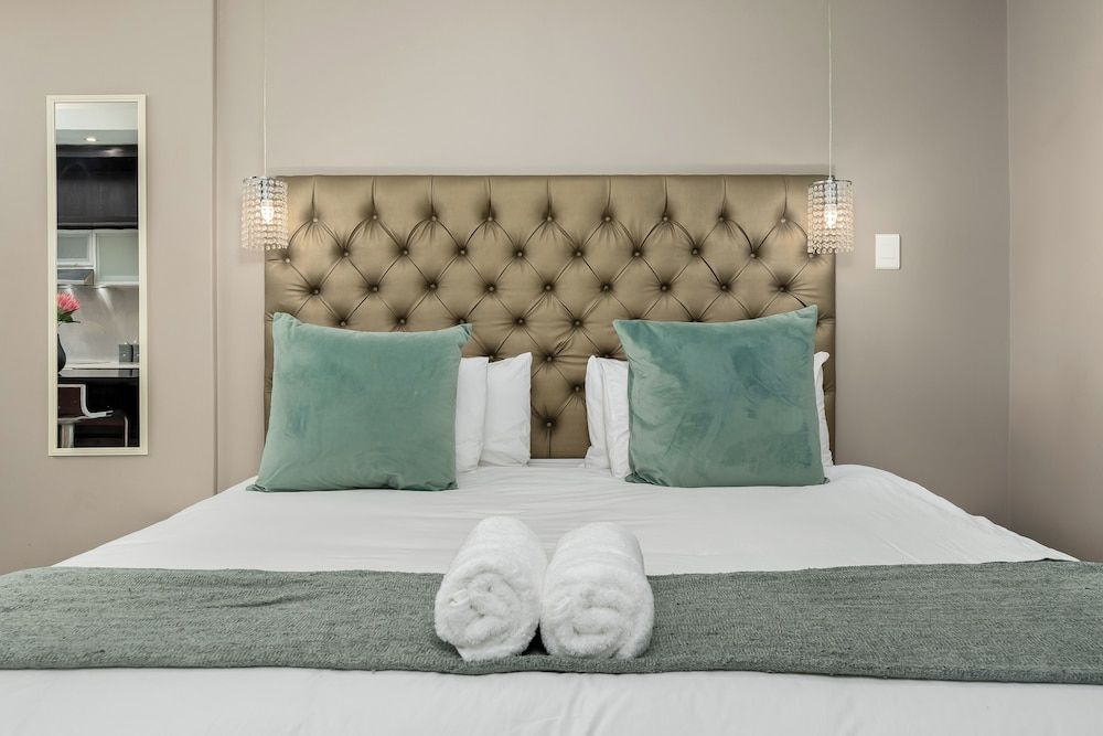 undefined Mandela Rhodes W603 9