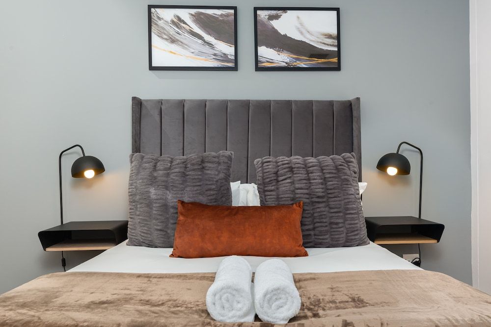 undefined Mandela Rhodes F506 6