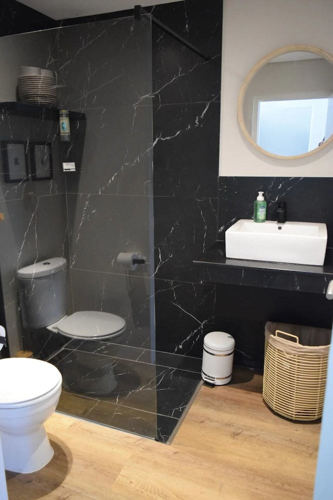 undefined Stylish 2 Bedroom Apartment in Cape Town With Stunning Views 9