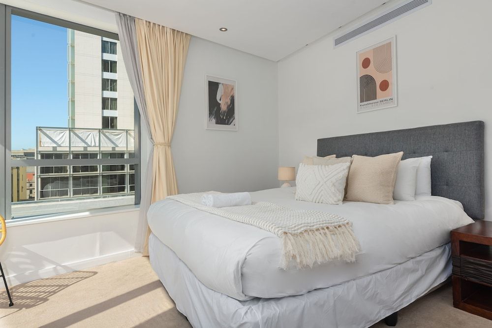 undefined Mandela Rhodes T1001 9