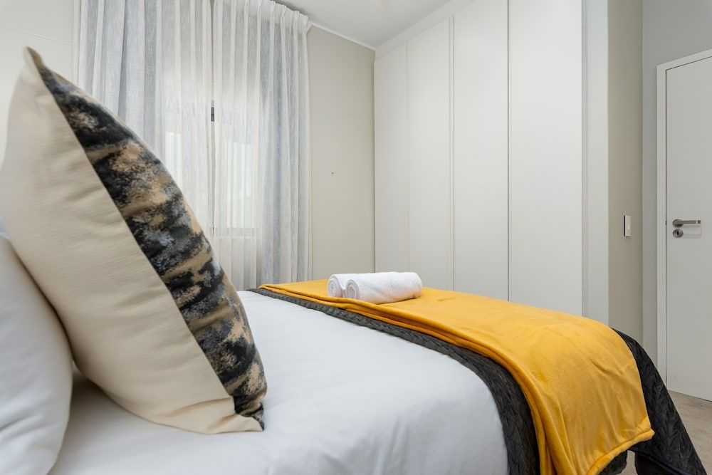 undefined The Axis 212 5