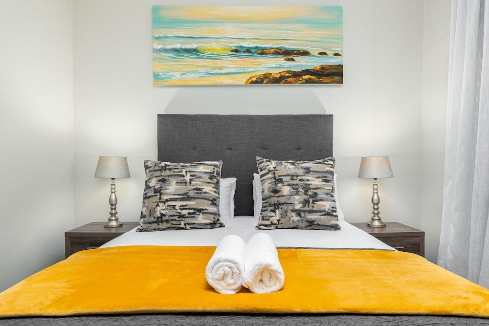 undefined The Axis 212 6