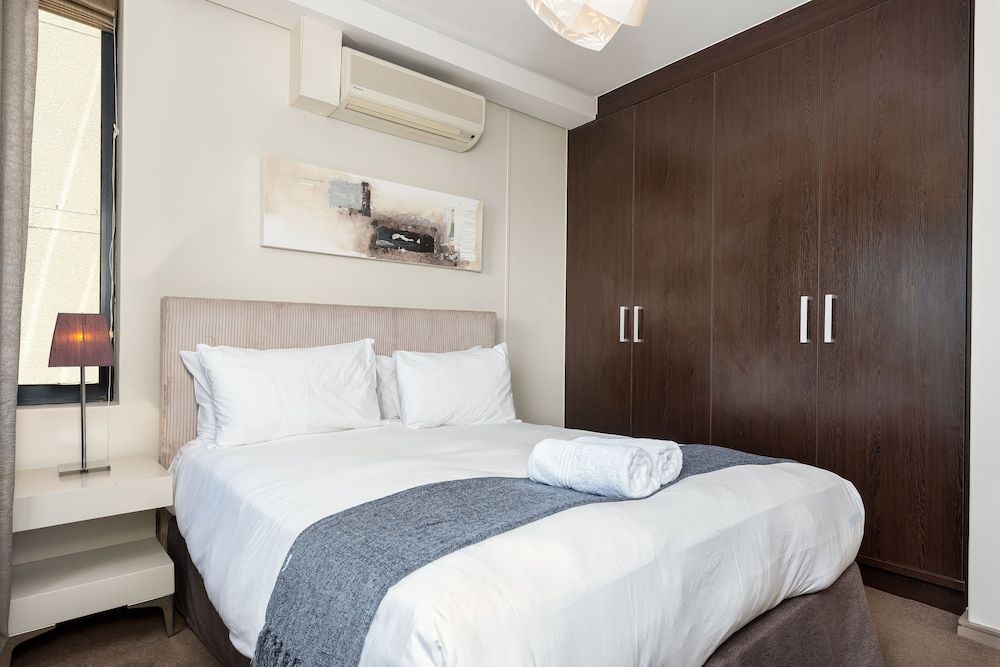 undefined The Manhattan 706 4