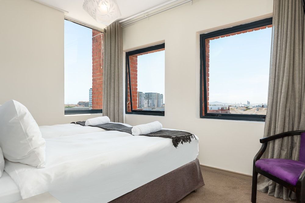 undefined The Manhattan 706 6