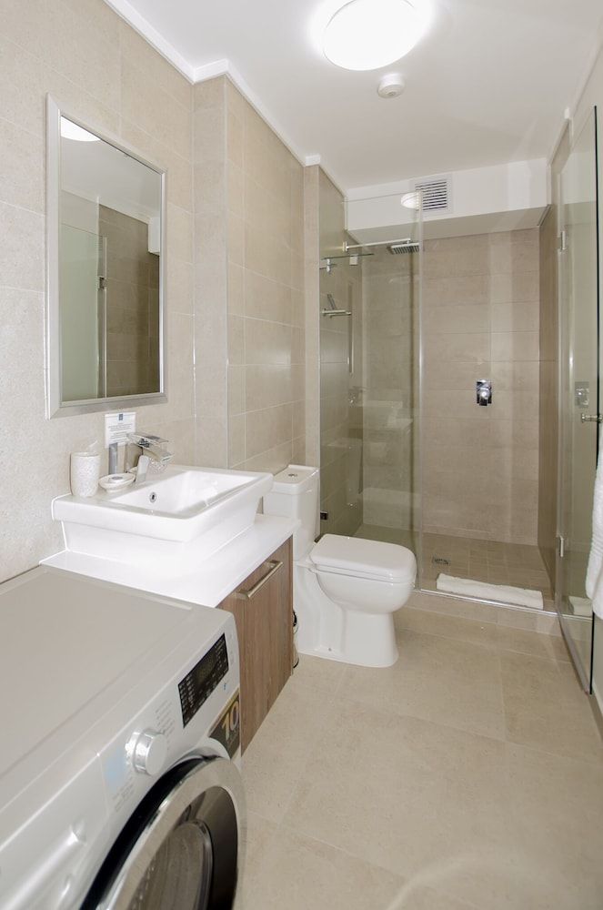 Waters Edge 705 Deluxe Apartment 10