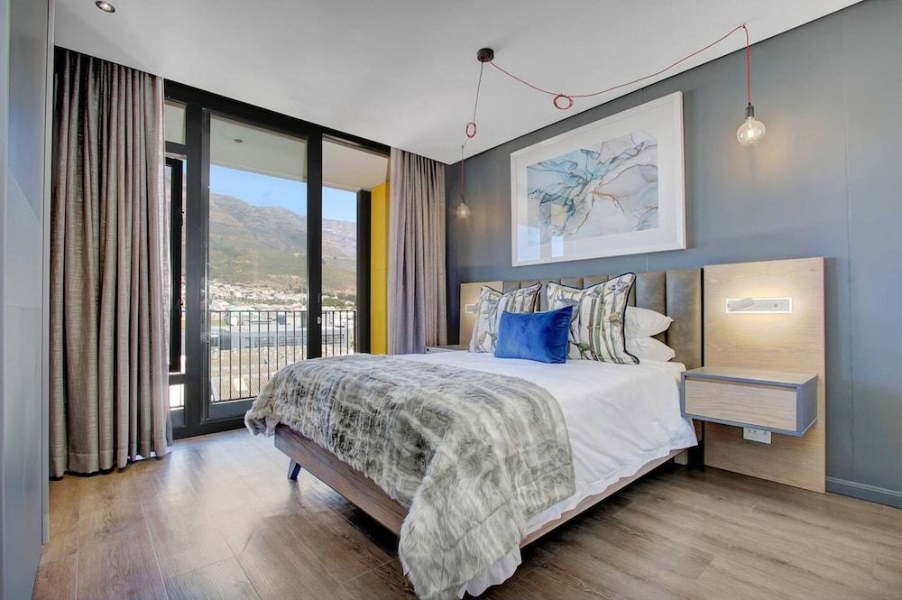 undefined Modern Top Floor Apartment Mountain Views 10