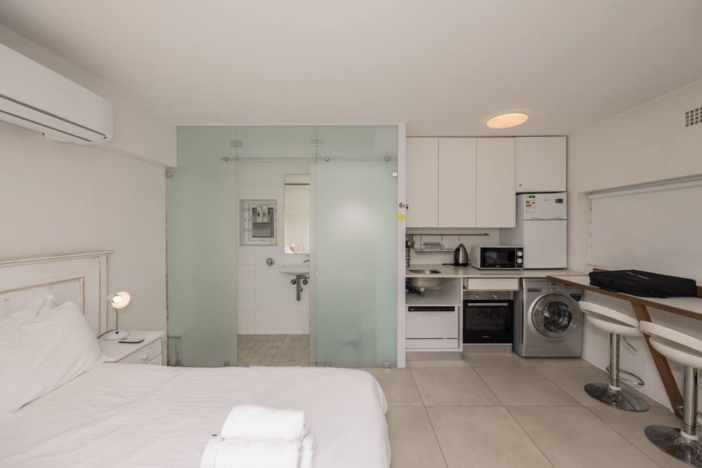 undefined Bright and Adorable Studio in Vredehoek 2