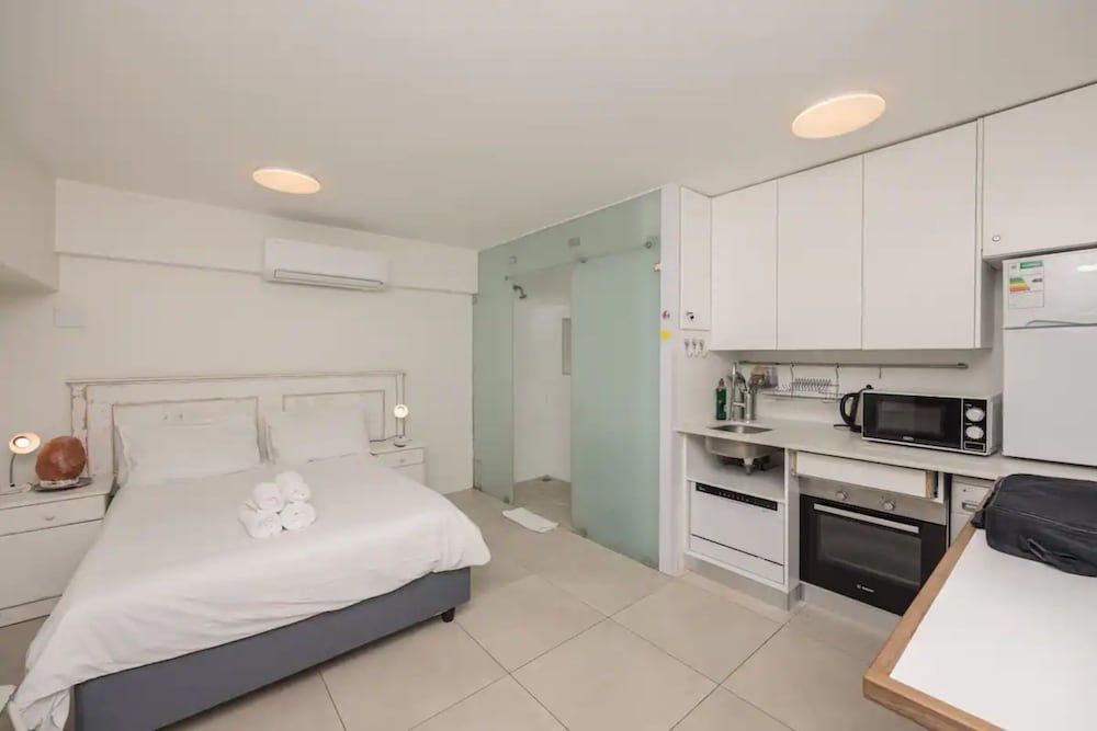 undefined Bright and Adorable Studio in Vredehoek 8