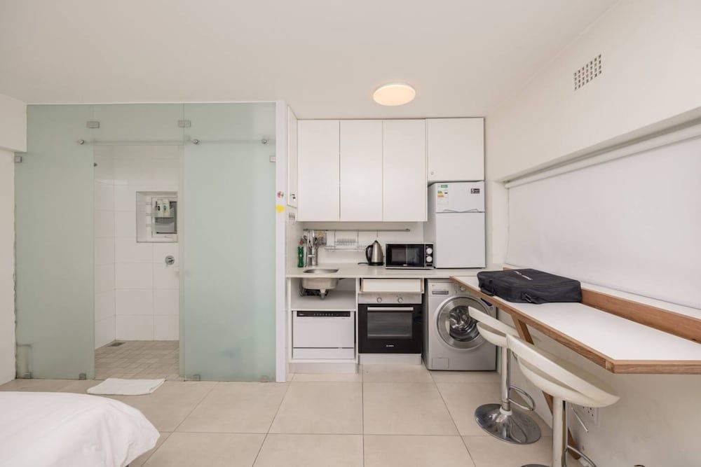 undefined Bright and Adorable Studio in Vredehoek 9