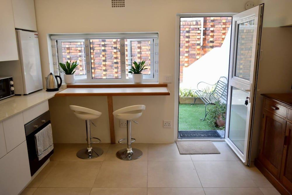 undefined Bright and Adorable Studio in Vredehoek 6