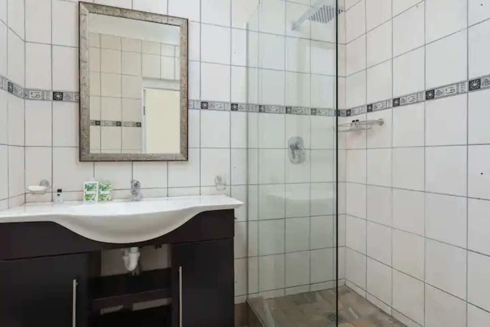 undefined Newly Renovated Studio Apartment in Cape Town 8