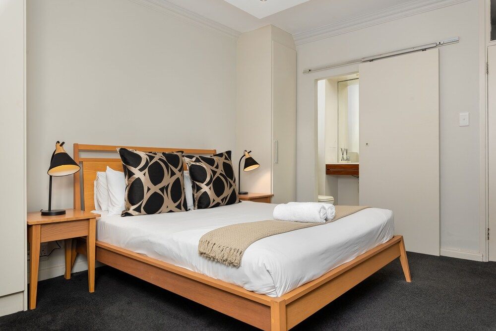 undefined Sonnekus 5 6