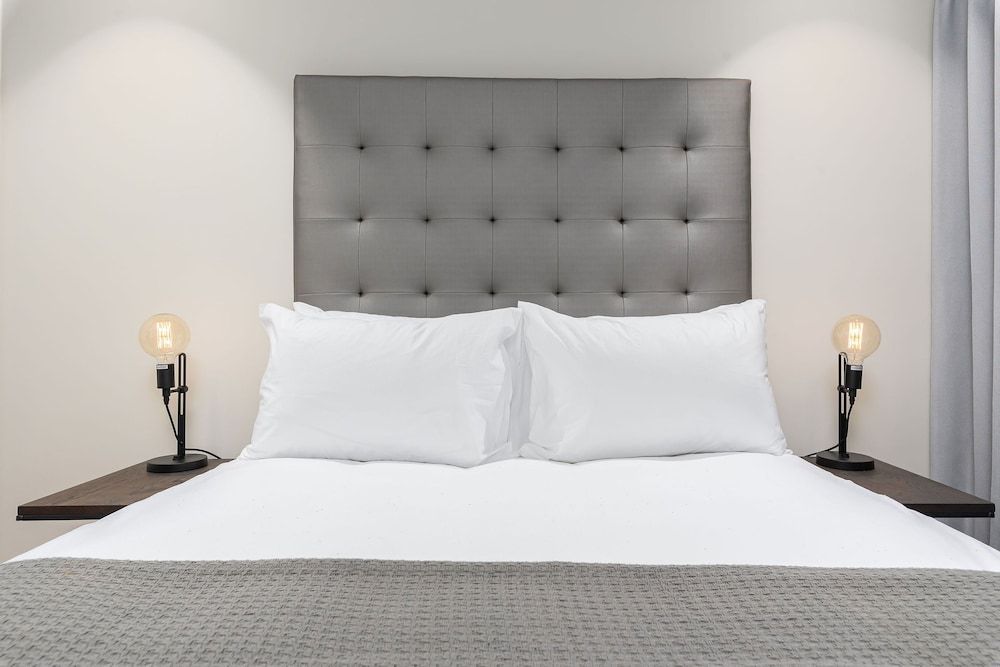 undefined Docklands 420 9