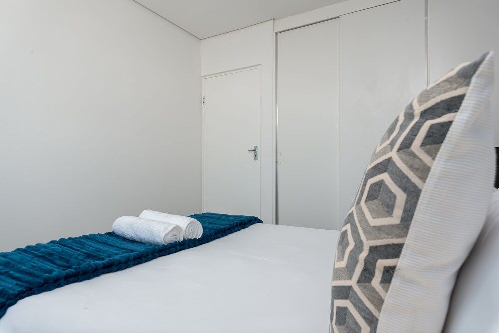 undefined Montclair 306 6