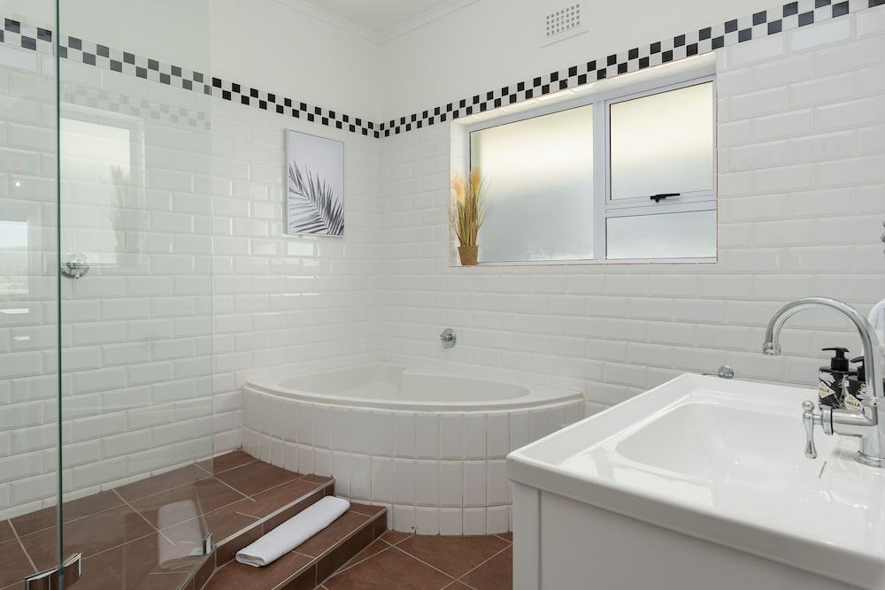 Rhodora 40 Exclusive Studio 10