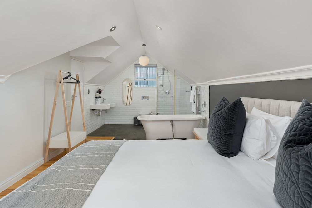 Point Break Cottage Luxury Apartment 10