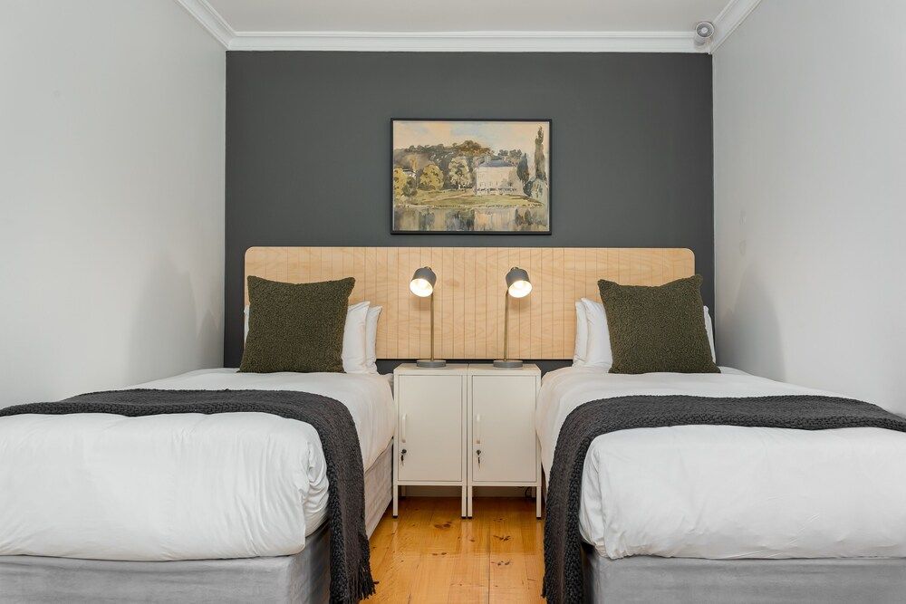 Point Break Cottage Luxury Apartment 6