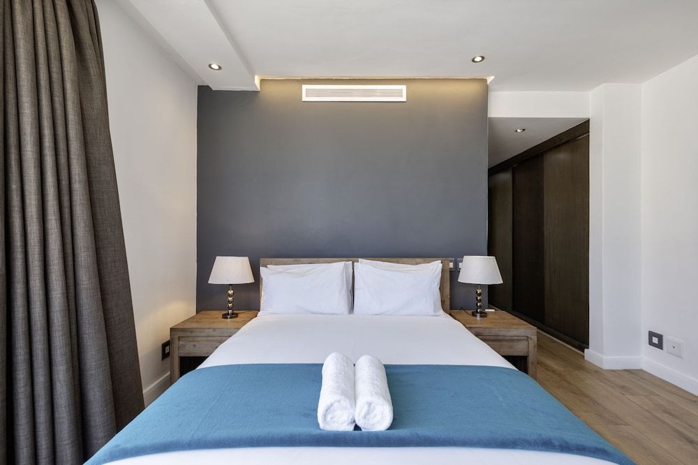 undefined Mandela Rhodes T1002 5