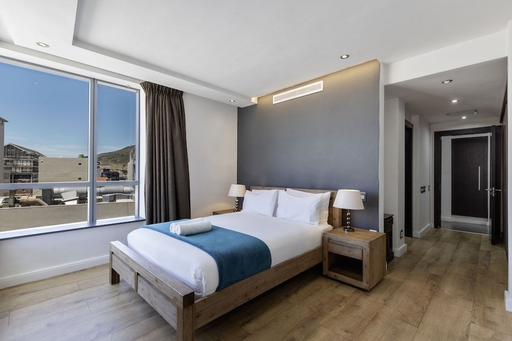 undefined Mandela Rhodes T1002 3