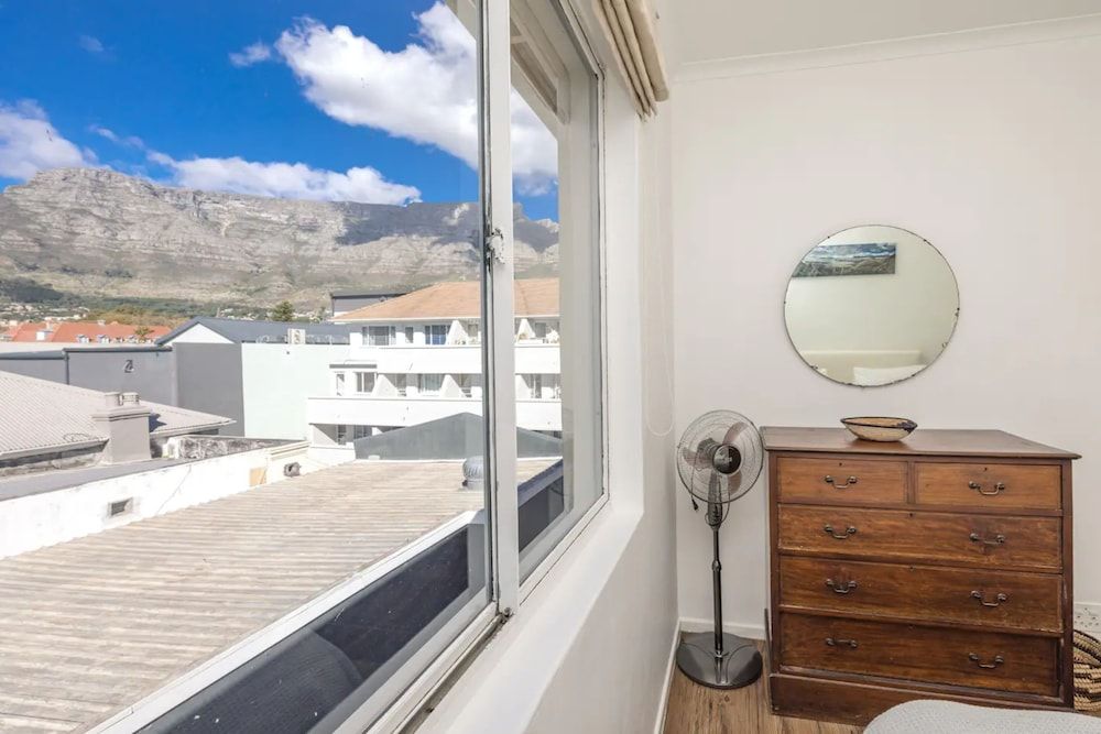 Amazing 2 Bedroom Apartment With Mountain Views on Kloof Street Basic Apartment, Multiple Beds 14