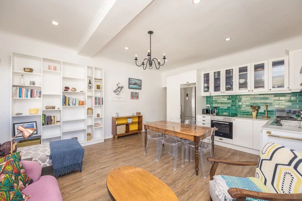 Amazing 2 Bedroom Apartment With Mountain Views on Kloof Street Basic Apartment, Multiple Beds 15