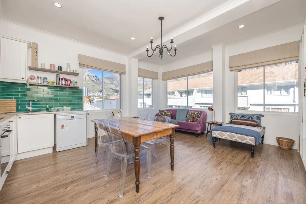 Amazing 2 Bedroom Apartment With Mountain Views on Kloof Street Basic Apartment, Multiple Beds 16