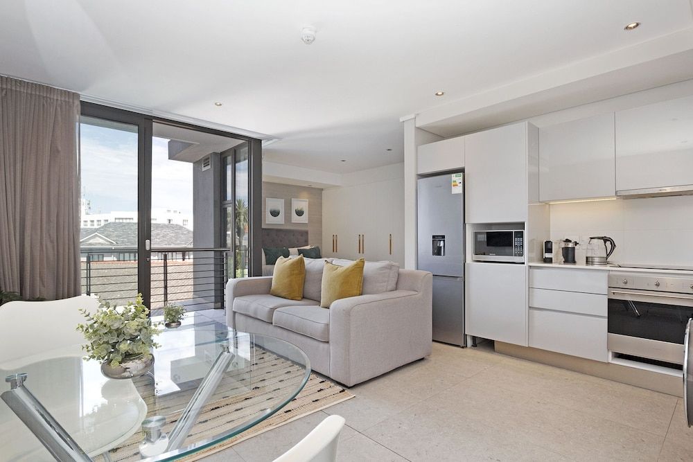 Cosmopolitan 401 Exclusive Studio 2