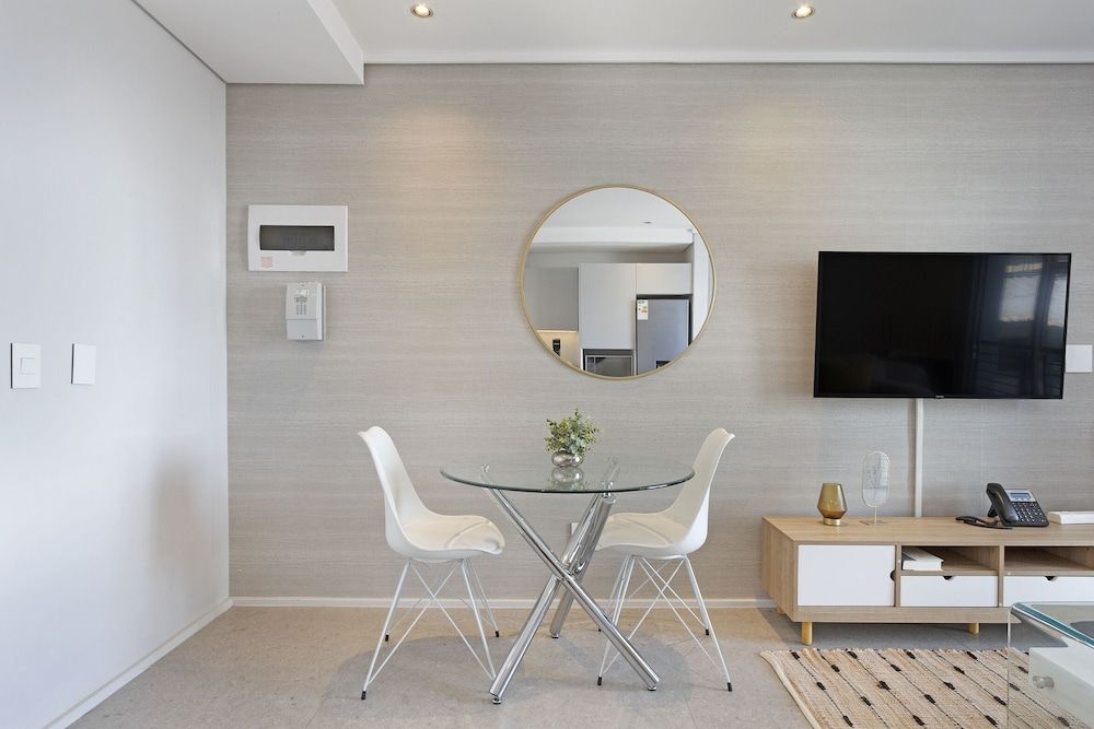 undefined Cosmopolitan 401 8