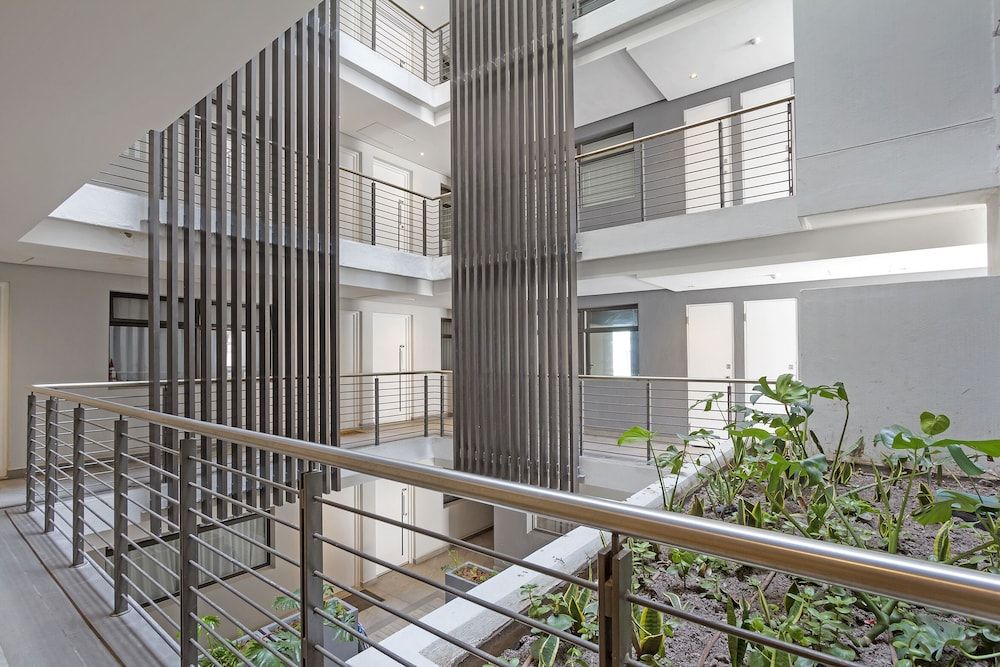 undefined Cosmopolitan 401 2