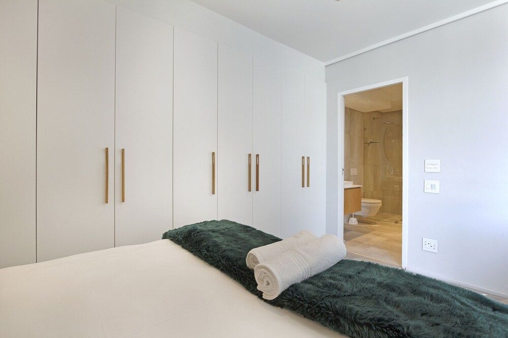 undefined Cosmopolitan 401 6