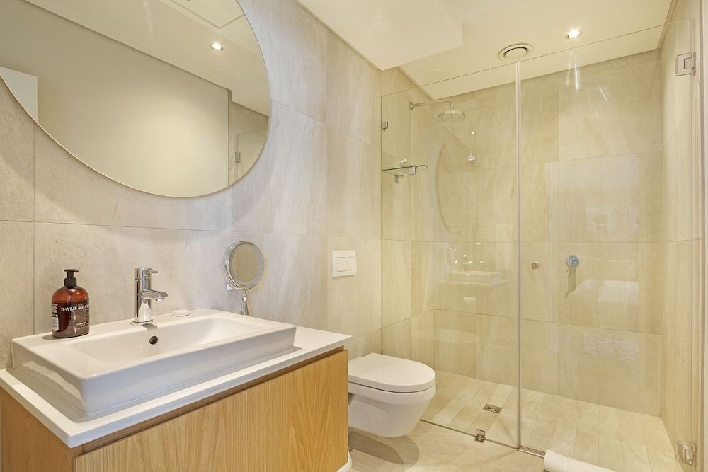 Cosmopolitan 401 Exclusive Studio 16