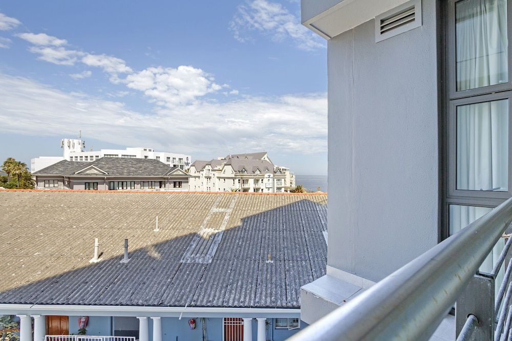 Cosmopolitan 401 Exclusive Studio 14