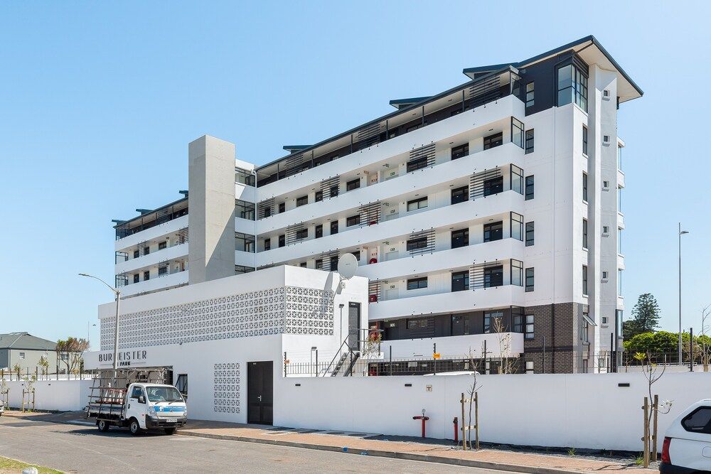 undefined Burmeister on Park 505 3