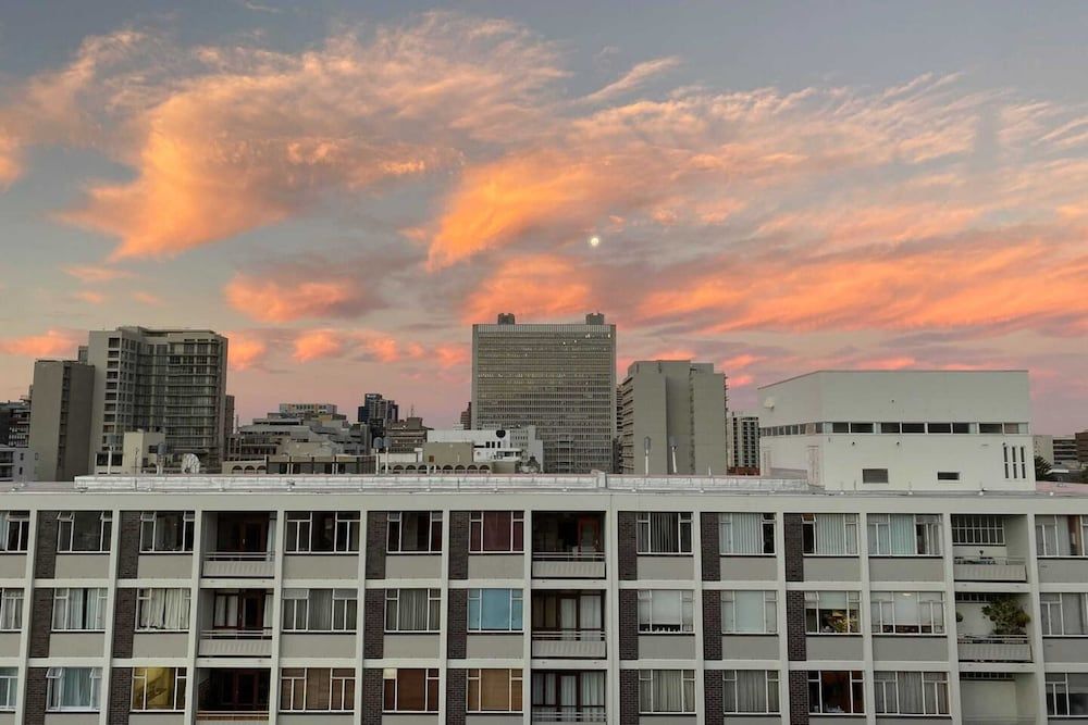 undefined Lovely 1 Bed Apartment With Pool in Cape Town 5